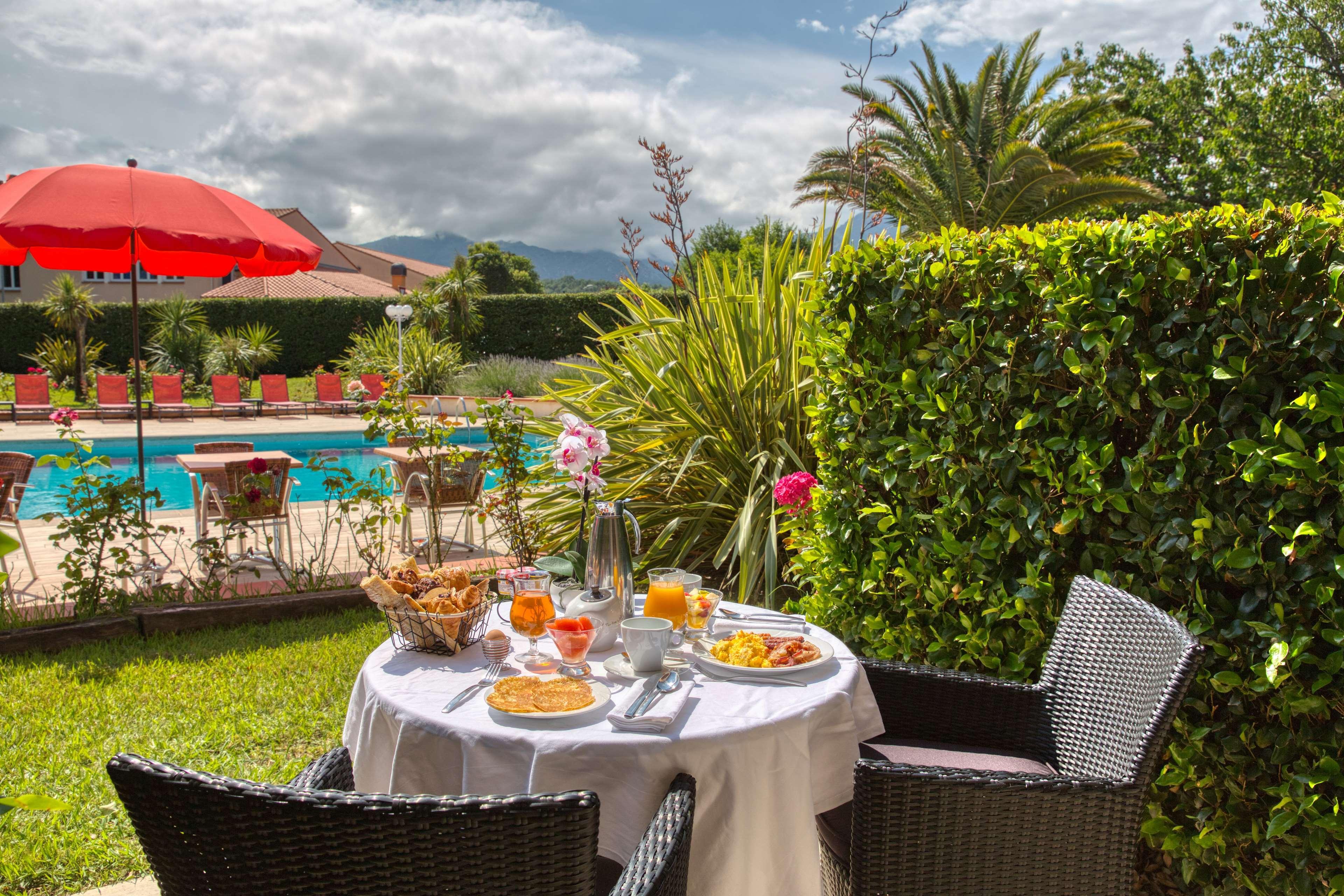 Best Western Le Vauban Прад Экстерьер фото